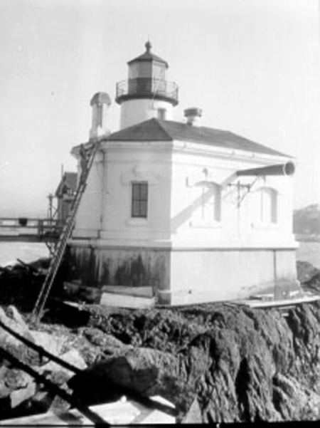 Coquille River Light